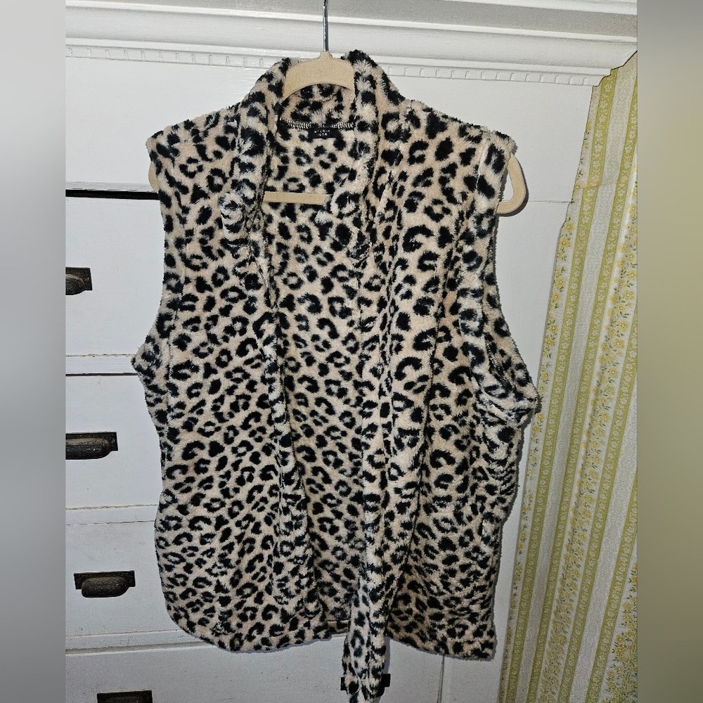 Animal Print Open Front Fleece Fest, NEW, size Large